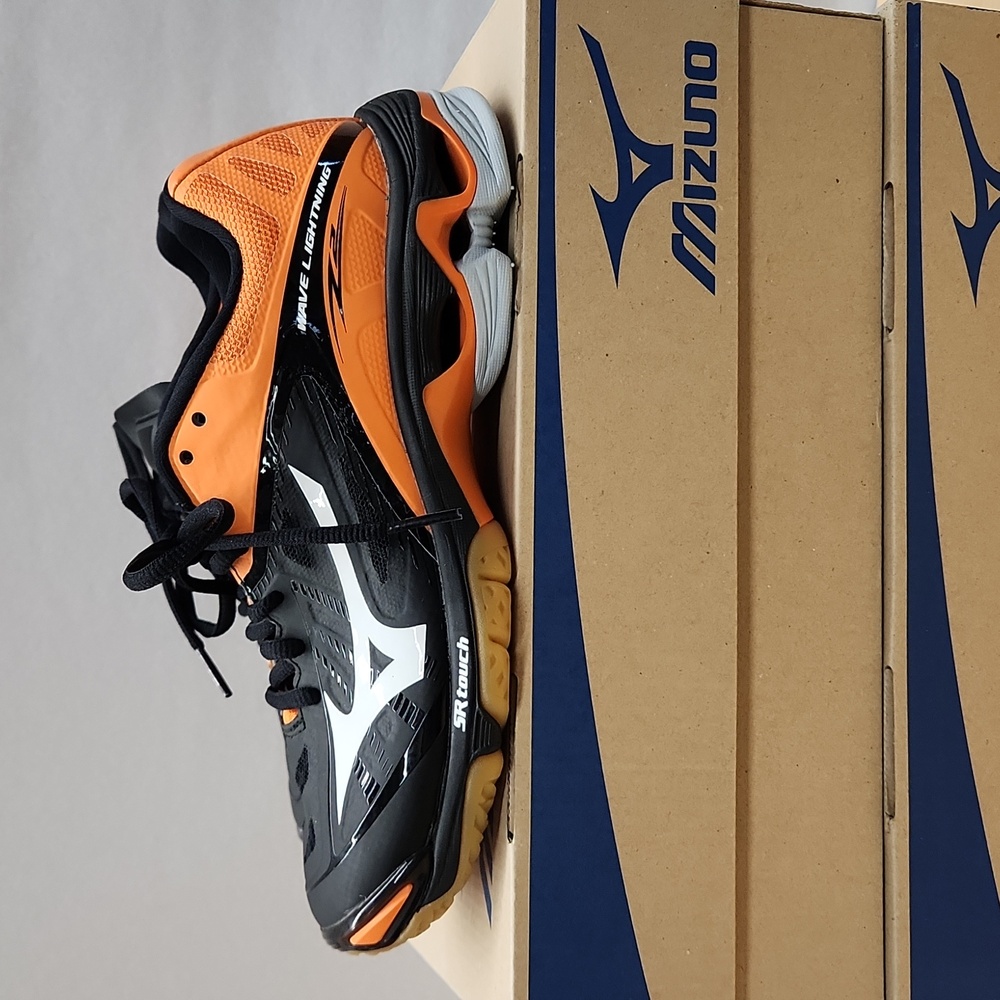 Mizuno  Volleyball Shoes orange and black